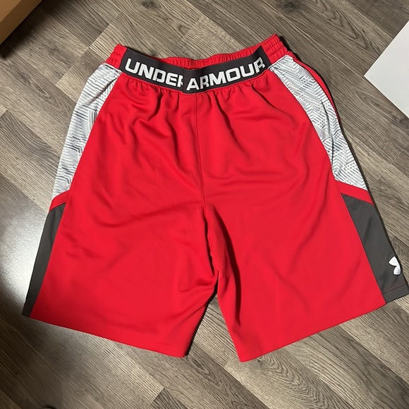 Under Armour Shorts - Picture 2 of 2